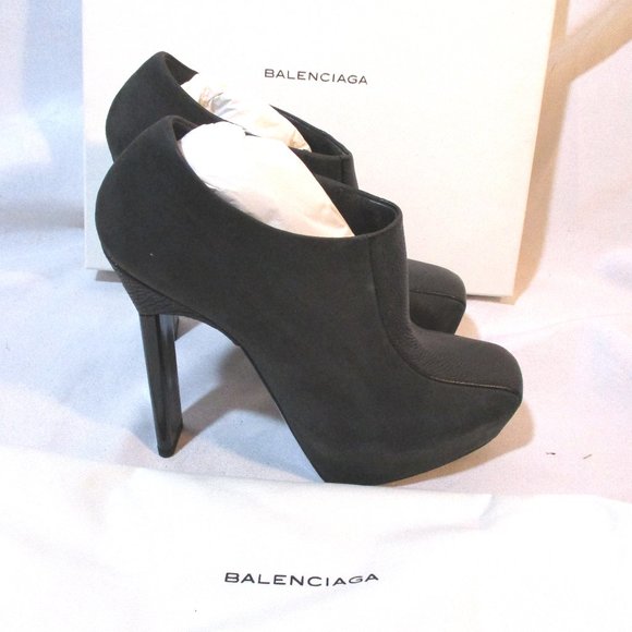 NEW BALENCIAGA NUBUCK Leather Ankle BOOT Bootie - Picture 1 of 8